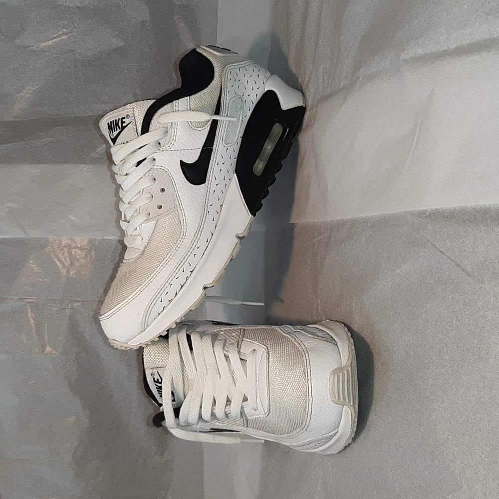 Nike Air Max 90 Retro Sneakers, 7Y = Women 8.5 = Men 7 - Picture 7 of 11